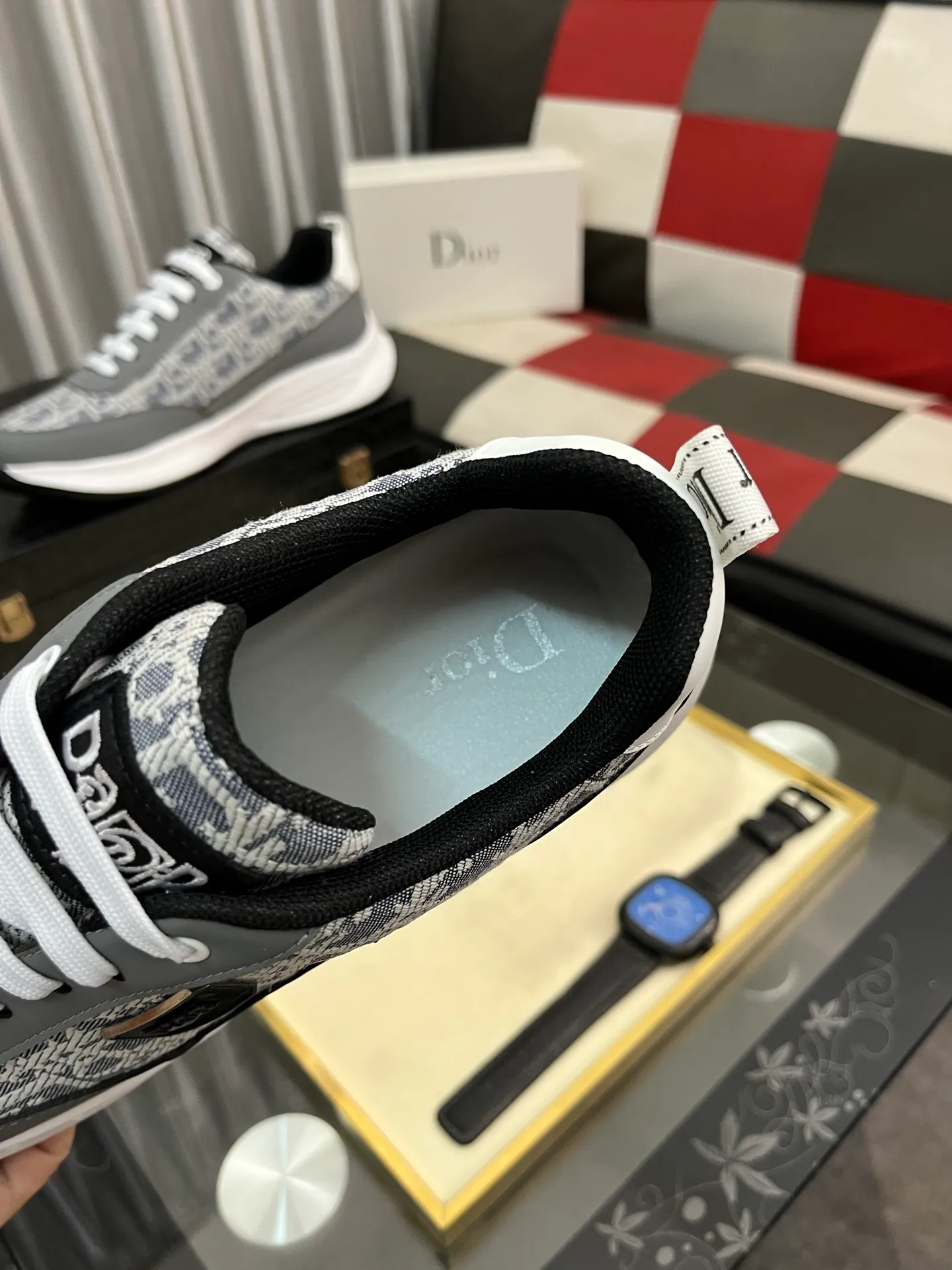 Men's men's shoes💰440⌚️⌚️Dior original quality.~ Unique modern style sneakers. 🏃A must-have casual shoe for trendy men😍😍 Original brand imported from Italy, imported original leather, sheep lining (refuses to discolor and grind feet) Sole: Original sole provided by the original factory, French lazy style design ⚠️Fit to the feet, original quality, super comfortable original sole. Just like shooting the real thing 🎬The real thing is better, code number: 38-443️⃣colors available